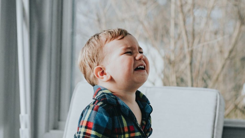 Cara Mengajarkan Anak Mengelola Emosi Sejak Usia Dini