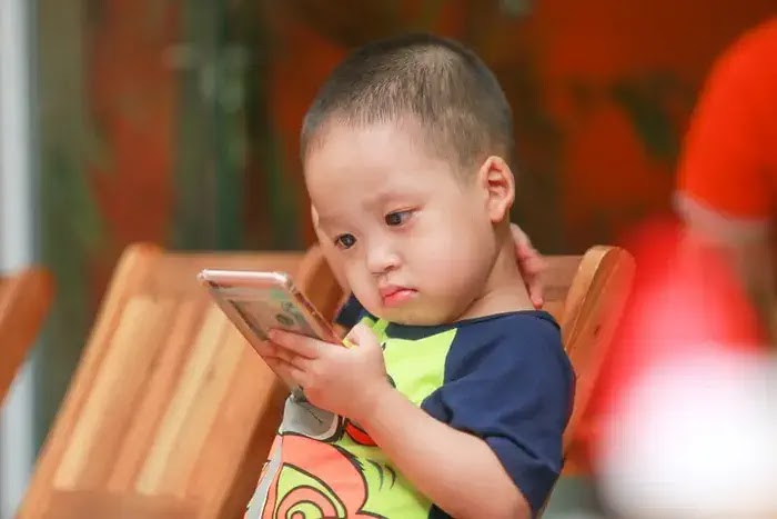 Mengatasi Kecanduan Gadget pada Anak agar Tetap Seimbang